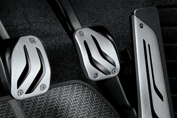 BMW F30・F31・F34・F80 ペダル