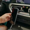 BMW 3シリーズ/4シリーズ/M3/M4専用 マグネット・スマホホルダー【Rennline】 商品使用中のイメージ画像